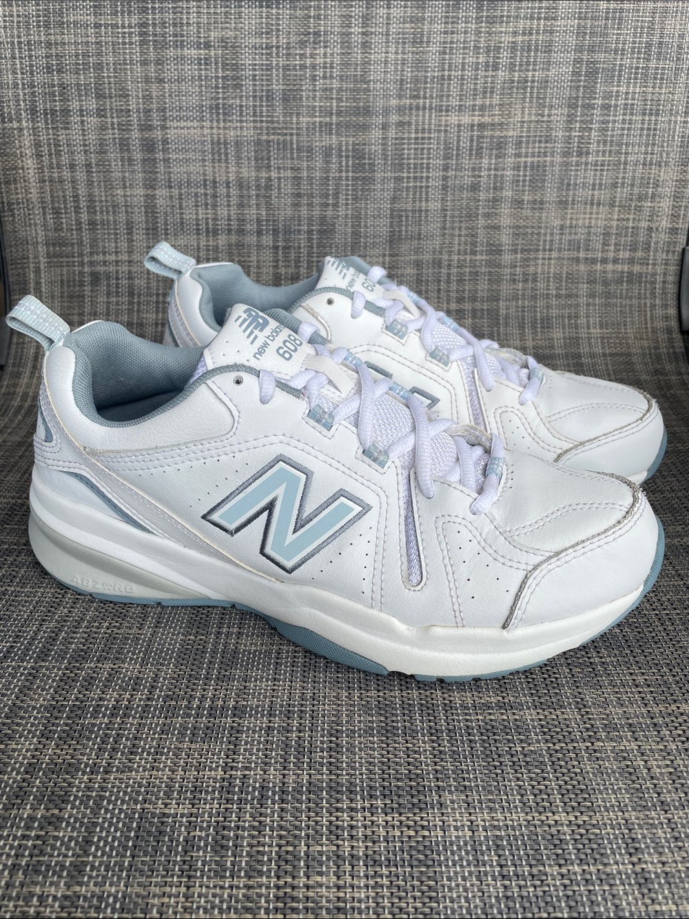 New Balance Women's 608v5 Casual Comfort cross-trainer sneakers Active Shoes 8